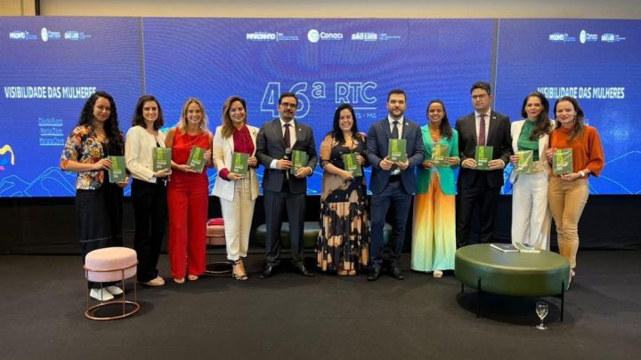 Servidora lotada no MPC-MG palestra sobre artigo científico do livro “Mulheres no controle”